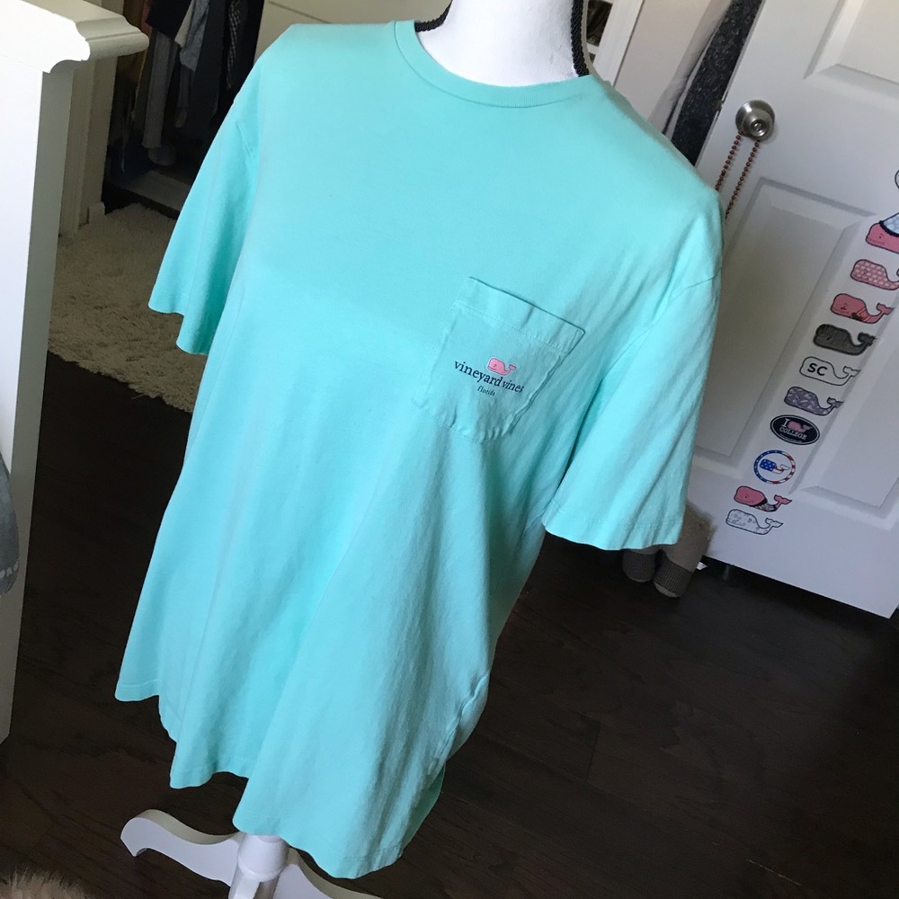 vineyard vines t shirt